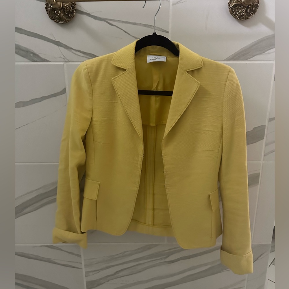 Akris yellow blazer size 4